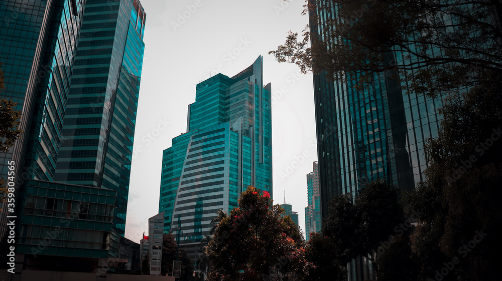 Fototapeta premium building, city, downtown, architecture, skyscraper, buildings, skyline, sky, business, urban, cityscape, tower, office, chicago, skyscrapers, blue, glass, high, tall, district, street, clouds, los ang