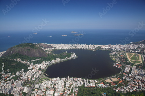 Tableau sur toile Aerial View of Rodrigo de Freitas Lagoon and Ipanema Beach with cityscape in Rio de Janeiro, Brazil