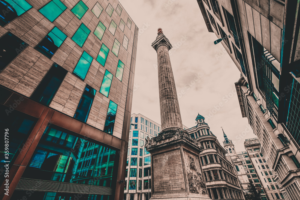 Obraz premium The Monument to the Great Fire of London