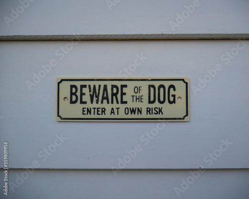 Schilderij op canvas Beware of the dog sign.