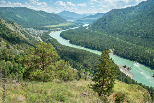 Foto Picturesque mountain valley, river Katun, Altai