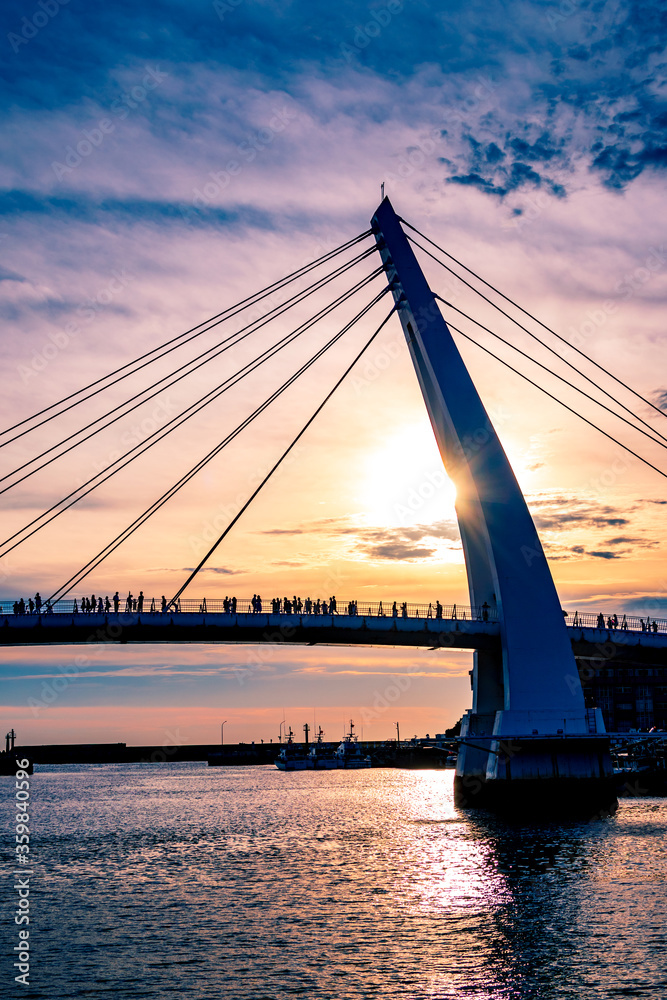 Obraz premium bridge at sunset
