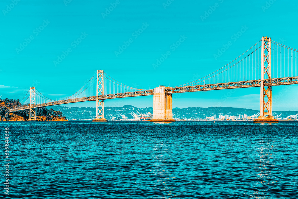 Obraz premium Most w Oakland Bay. Ocean Quay na północy San Francisco.