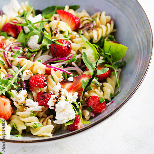 Tableau sur toile Pasta salad