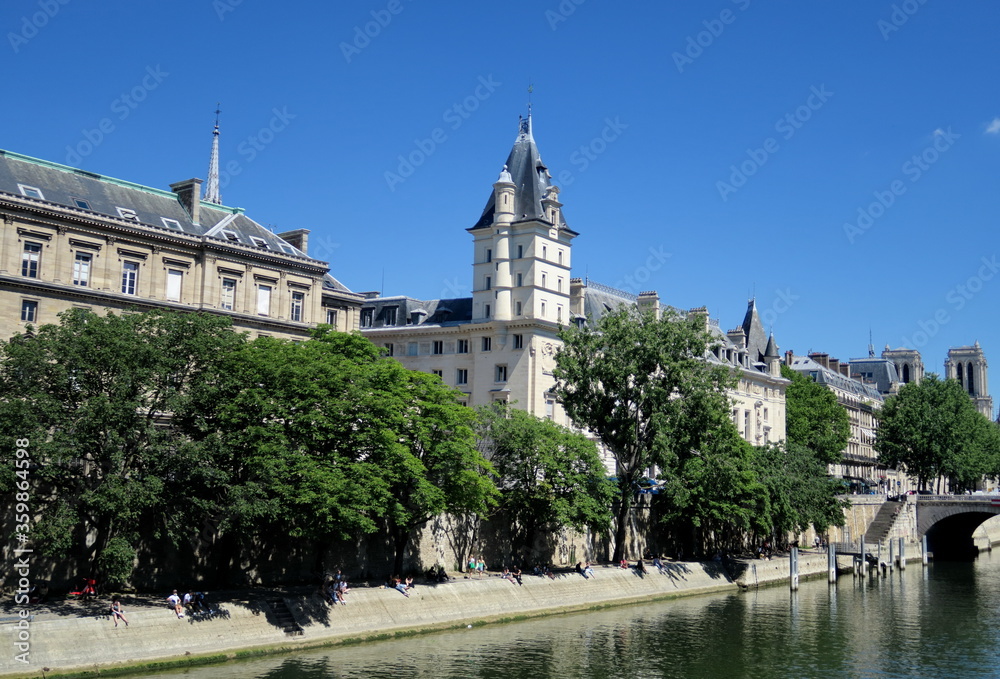 Le vieux  Palais de Justice à Paris. France.