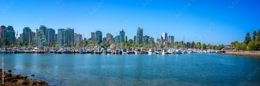 Obraz premium Vancouver skyline, panorama from Stanley Park in summer, British Columbia, Canada