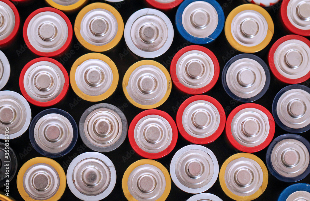 viele Batterien auf einem Haufen viele Batterien auf einem Haufen