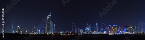 Panoramic picture of Dubai at night © Aquarius