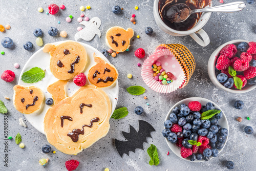 Fototapeta Naklejka Na Ścianę i Meble -  Halloween kids funny pancakes