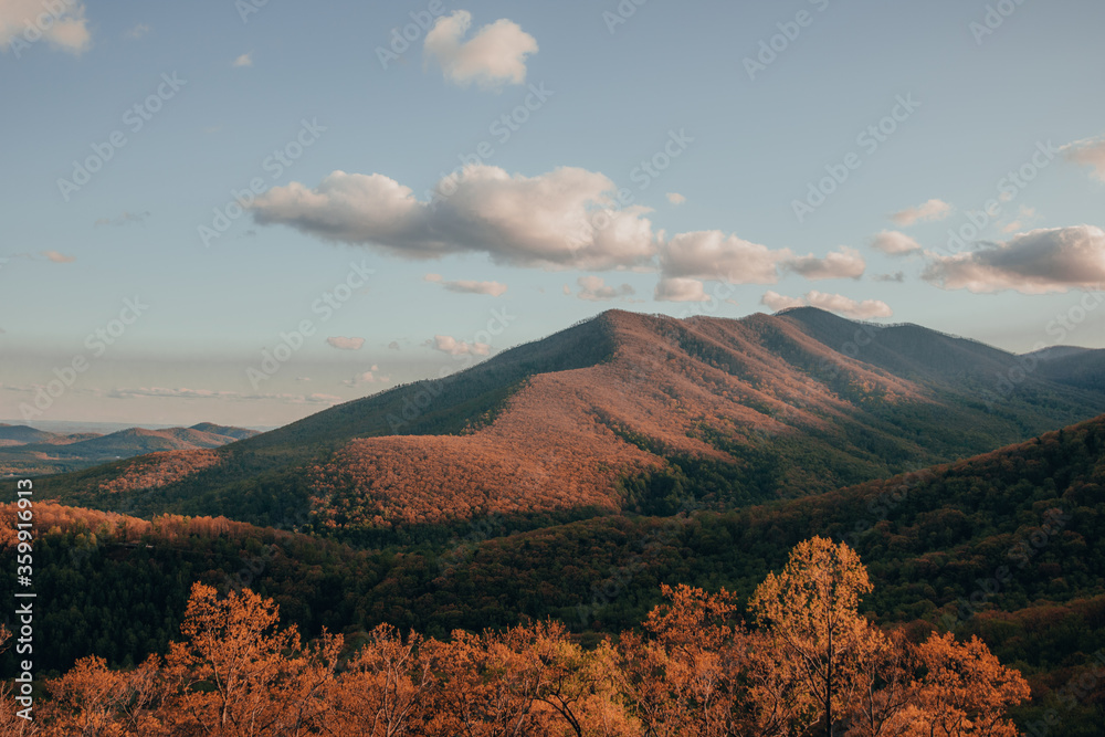 Fototapeta premium Mountain with clear blue sky overhead