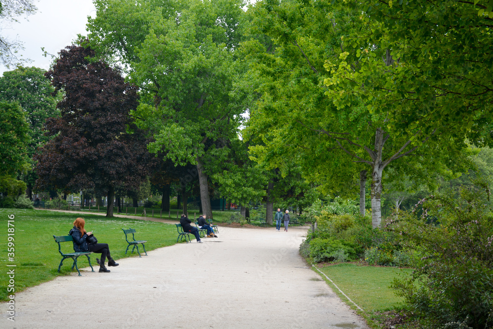 path with benches in the Park