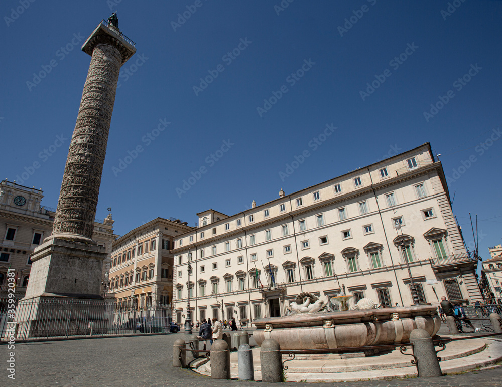 Φωτογραφία Palazzo Chigi a Roma visto dal punto di vista dell'obelisco