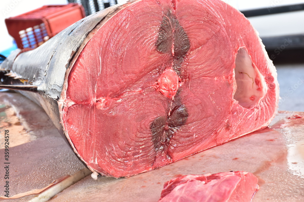 Tonno rosso in vendita al mercato del pesce di
Palermo, Sicilia