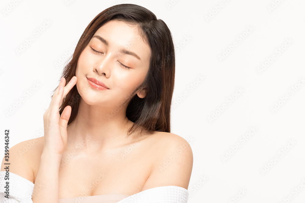 Beauty asian women touching soft chinskin close up face beauty . Beauty asian women touching soft chinskin close up face beauty .