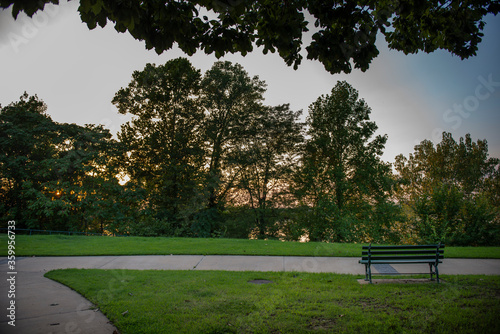 Fototapeta Naklejka Na Ścianę i Meble -  Empty bench in a small park in Memphis, Tennessee