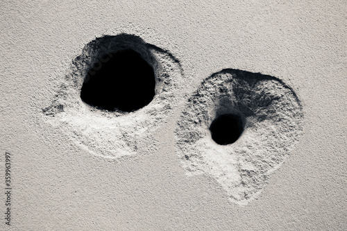 фотографія Cracks holes on the cement wall Caused by drilling To put the plumbing tube in t