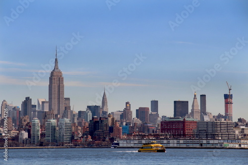 New York Skyline mit Fähre