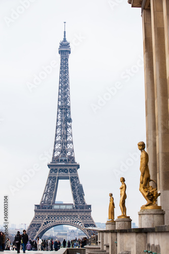 Tourists at the famous Tour Eiffel in Paris in a cold winter day © anamejia18