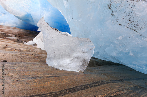 White and blue ice of Svart...