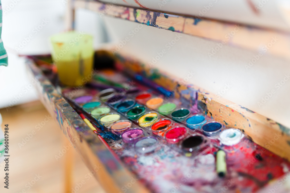 messy paint tray on easle