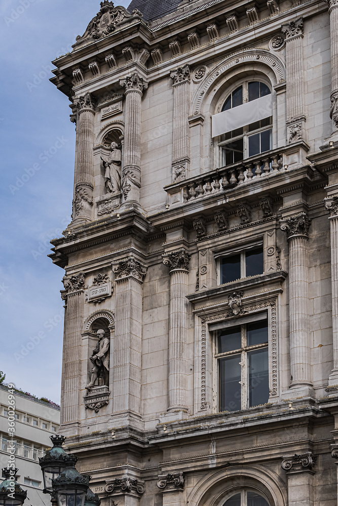 Obraz premium Paris Hotel-de-Ville architectural fragments. Paris Hotel-de-Ville - Neo-Renaissance building of City Hall. Paris's City administration has been located on the same location since 1357. Paris, France.