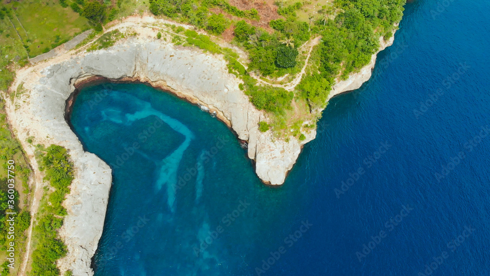 Φωτογραφία Aerial view of the small island of Nusa Penida Island from the Atuh Rija Lima shrine on Nusa Penida Island near Bali, Indonesia
