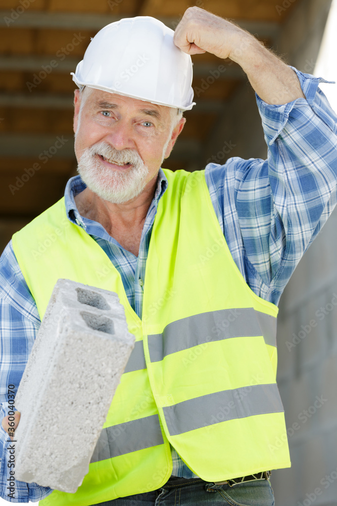 Fotografie happy senior architector at construction site