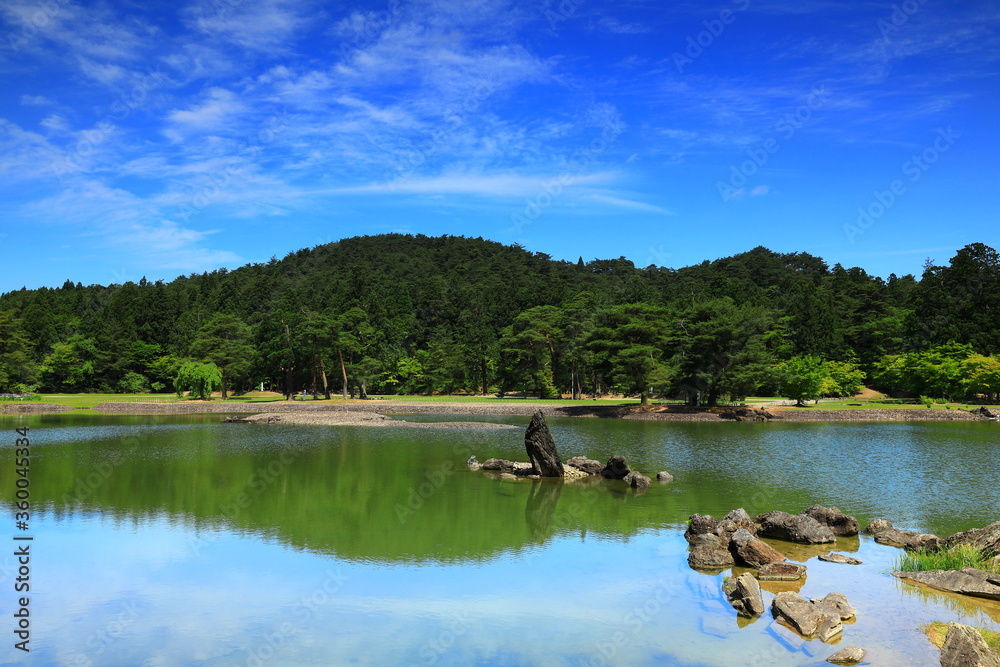 Naklejka premium 世界遺産 初夏の毛越寺
