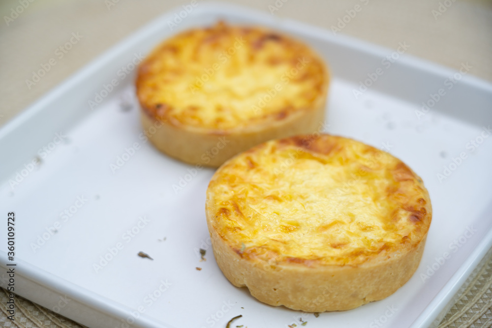 Deliciosos salgados quiches assados Deliciosos salgados quiches assados