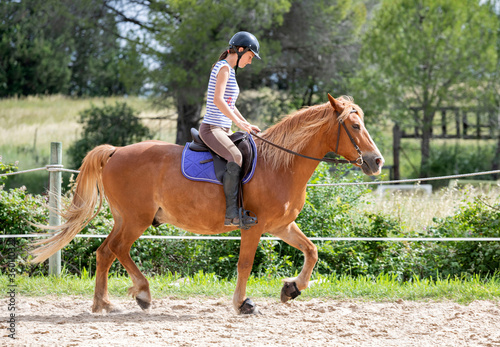 Fotografia riding girl and horse