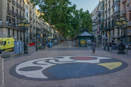 Street in Barcelona, city of Catalonia.Spain during coronaviurs pandemic © VEOy.com