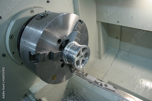 CNC Felga Frezowanie Toczenie Turning process CNC Metal working 