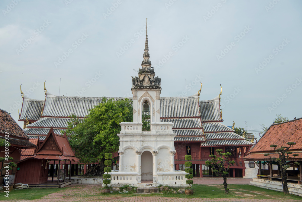 Fototapeta premium THAILAND PHETBURI WAT YAI SUWANNARAM TEMPLE