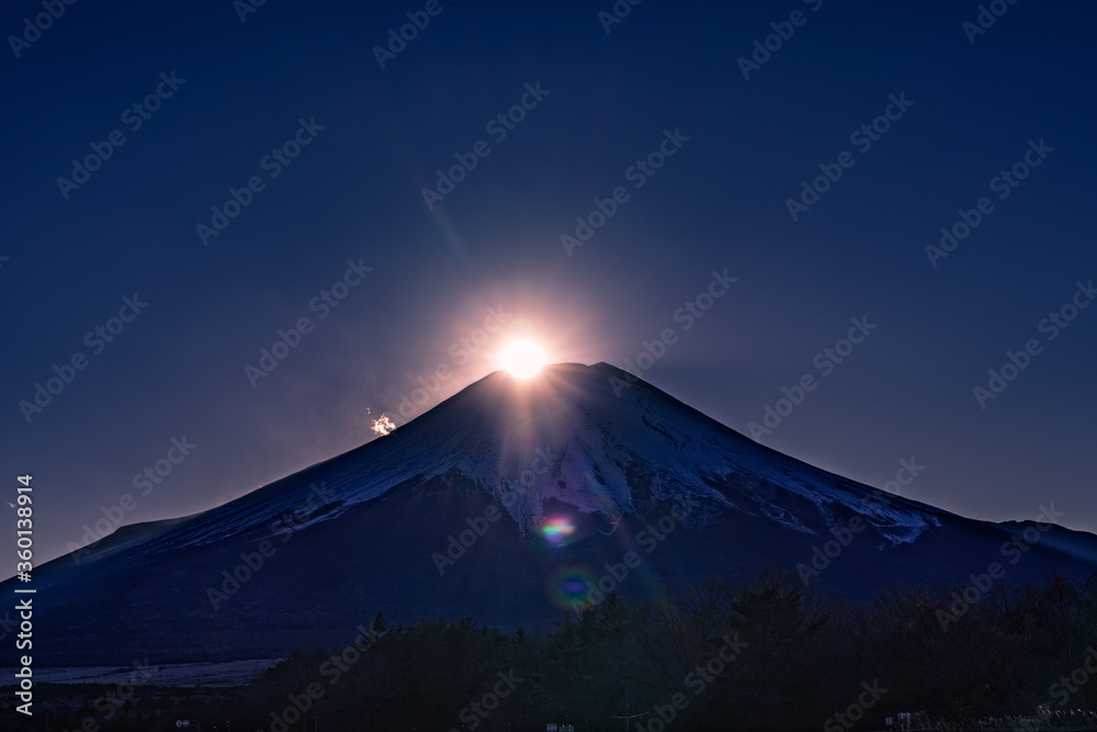 山中湖畔から見るダイヤモンド富士2