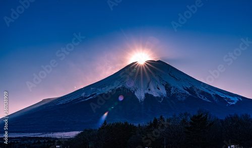 山中湖畔から見るダイヤモンド富士3