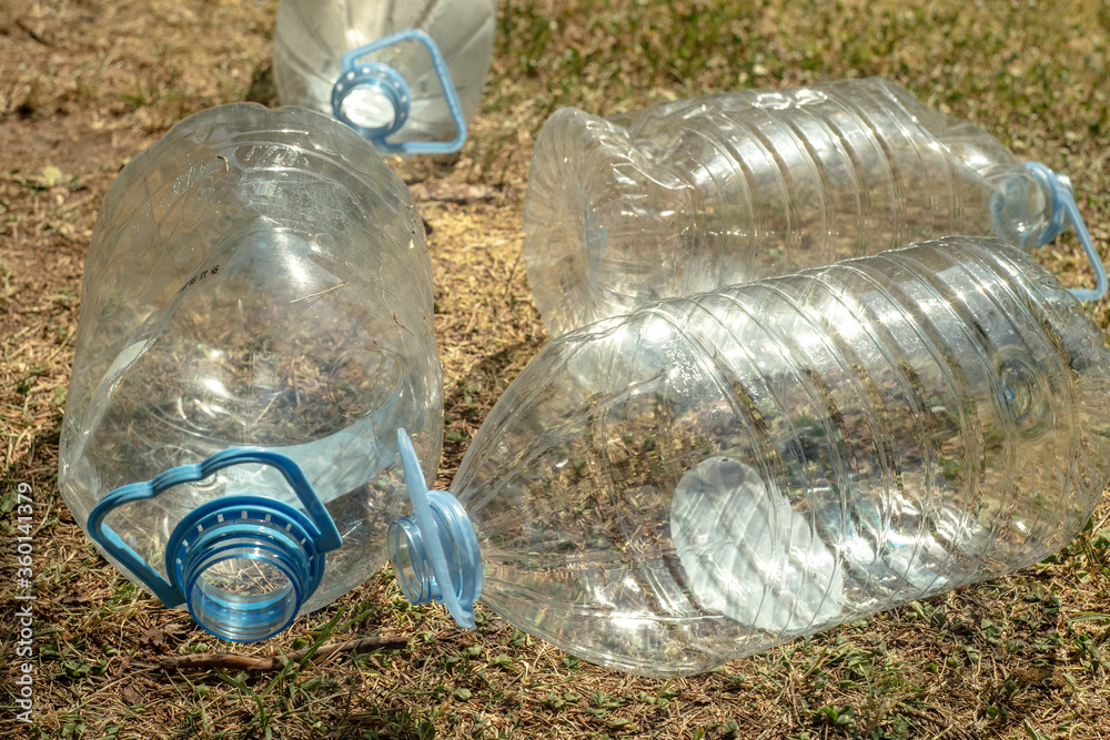 Fototapeta premium Plastic bottles are lying on the ground