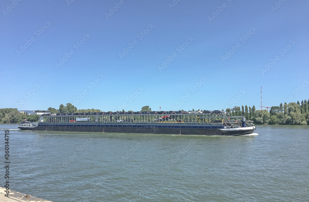 Autotransport auf dem Rhein