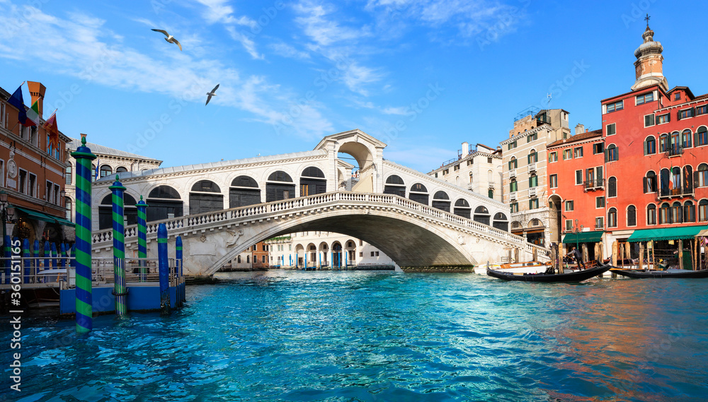 Beautiful view of the Rialto Bridge in Venice with turquoise blue water