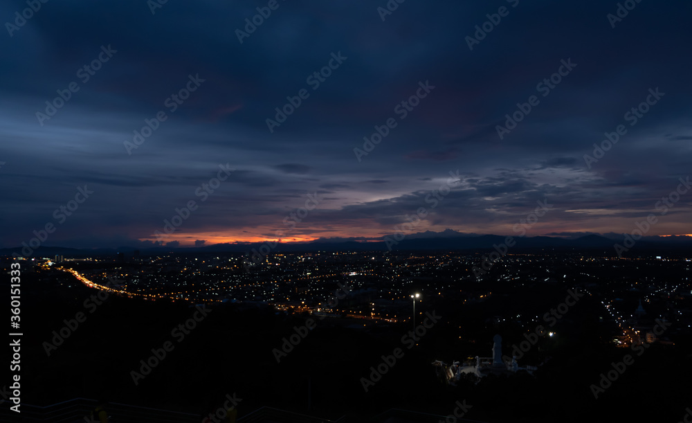 Obraz premium Evening city Hat Yai from Khao Kho Hong view Hat Yai, Songkhla. The twilight sky in sunset city top view