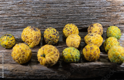 The araticum (Annona crassiflora) is a fruit native to the cerrado and belongs to the family Annonaceae.