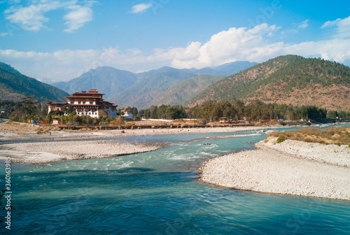 Foto Punakha Dzong, famous buddhism place in Bhutan