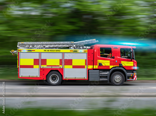 Canvastavla UK Fire Engine Responding To Emergency On Blue Lights
