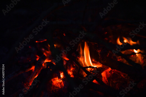 fire  flame  heat  firewood  burn  fireplace  hot  bonfire  flame  bonfire  burning  red  orange  warm  camp  night  light  camping  coal  black  yellow  barbecue  flame  danger  coal  firewood  smoke