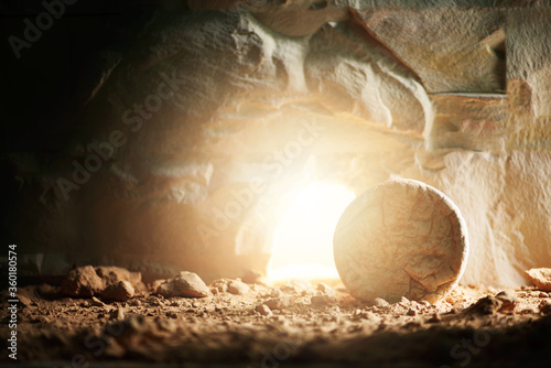 Quadro em tela Empty tomb of Jesus Christ with light
