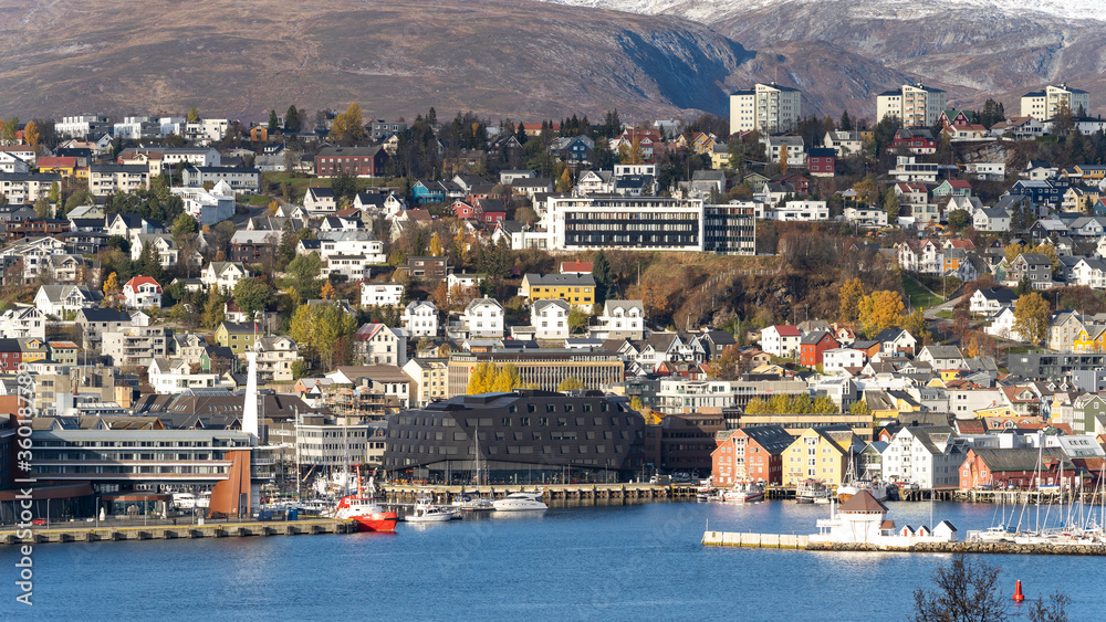 Blick in den Hafen von Tromsö, Finnmark, Norwegen