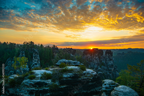 Elbsandsteingebirge bei Sonnenaufgang photo