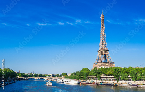 世界遺産 パリのセーヌ河岸 エッフェル塔