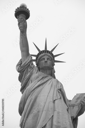 Freiheitsstatue auf Liberty Island in schwarz-weiß. New York City. USA