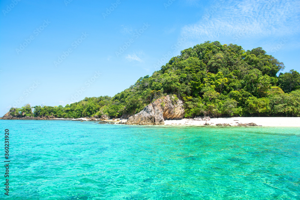 Fototapeta premium beautiful beach and tropical sea at lipe island ,satun Thailand