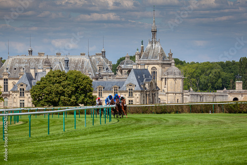 Hippodrome de Chantilly avec son Château , France. photo